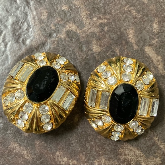 Jewelry - Item